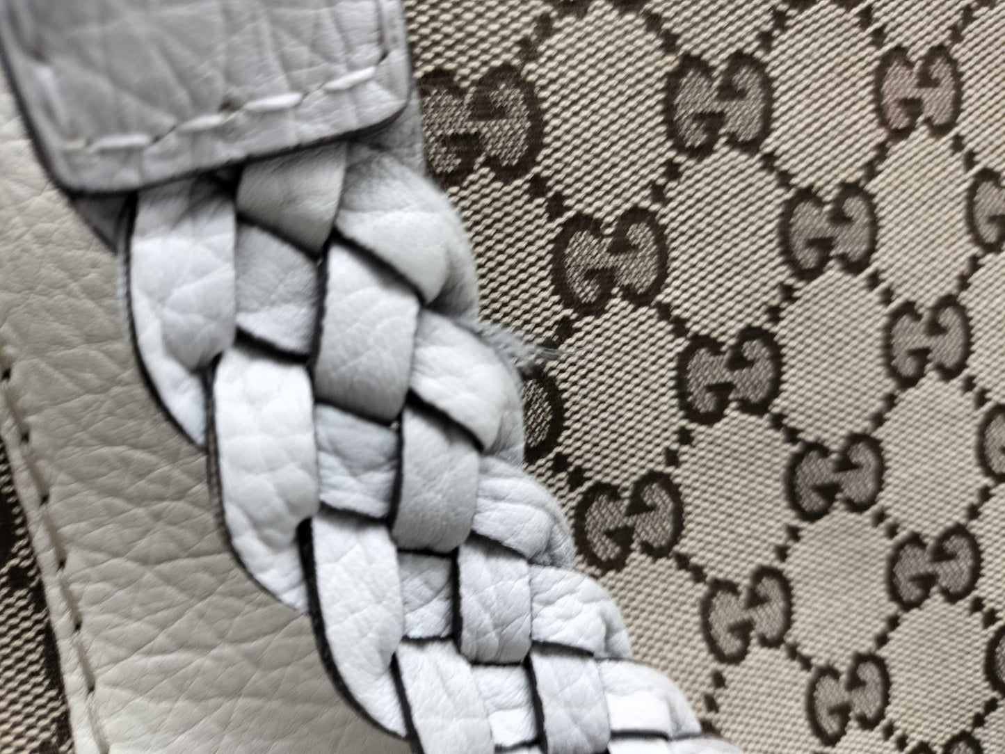 GUCCI GG Canvas Medium Bamboo Bar Tote Bag in Beige/Ivory with Monogram Canvas and Silver