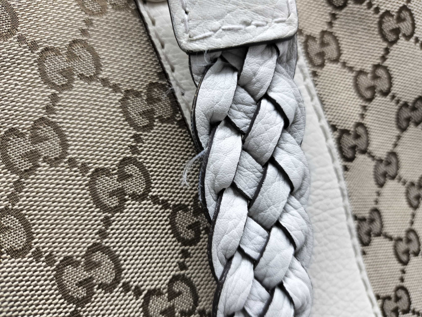 GUCCI GG Canvas Medium Bamboo Bar Tote Bag in Beige/Ivory with Monogram Canvas and Silver