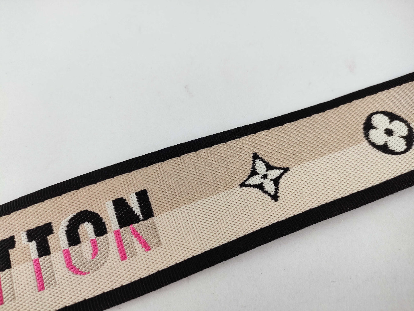 LOUIS VUITTON Louis Vuitton Signature Strap Beige/Black/Pink Signature Canvas Gold Hardware 95*4.5*.05cm Other Accessories