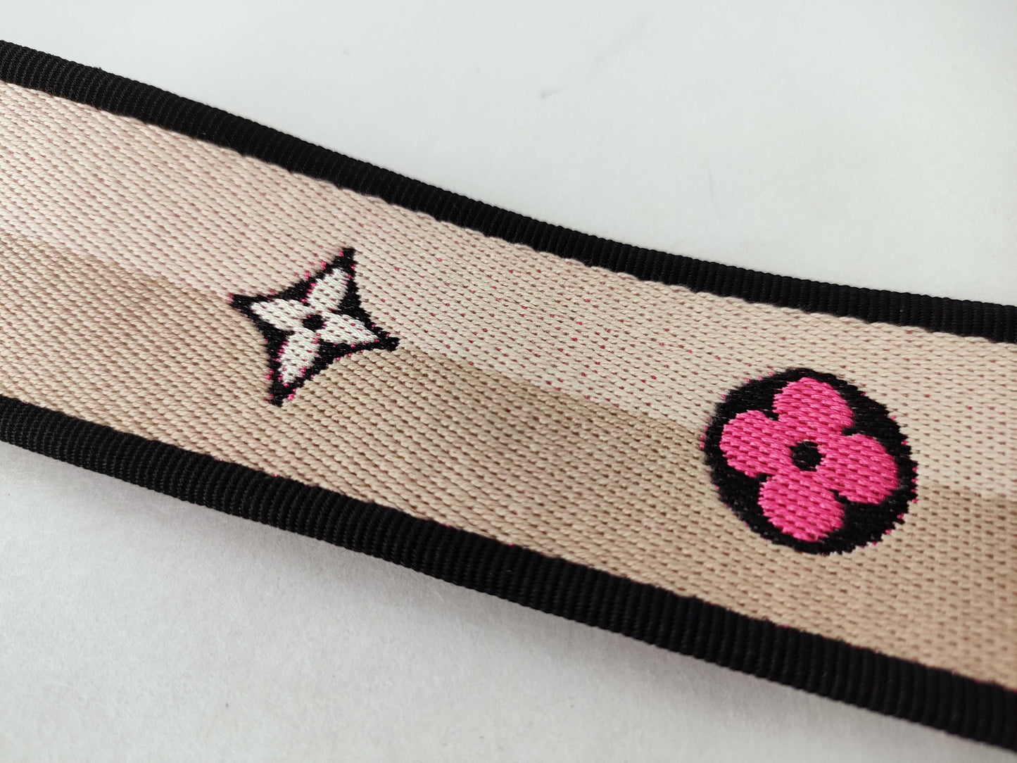 LOUIS VUITTON Louis Vuitton Signature Strap Beige/Black/Pink Signature Canvas Gold Hardware 95*4.5*.05cm Other Accessories