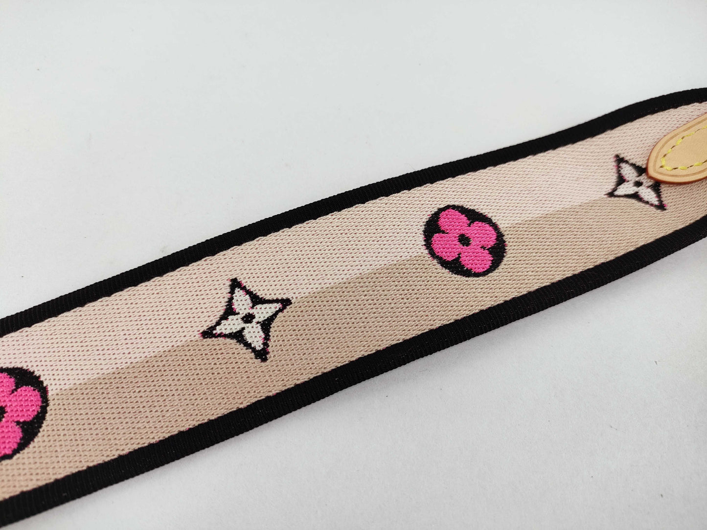 LOUIS VUITTON Louis Vuitton Signature Strap Beige/Black/Pink Signature Canvas Gold Hardware 95*4.5*.05cm Other Accessories