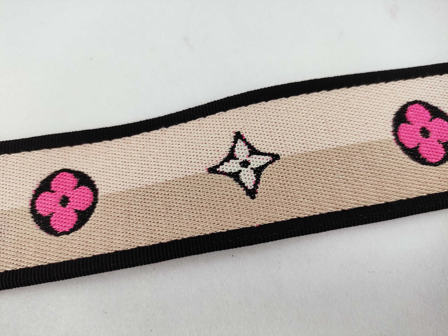 LOUIS VUITTON Louis Vuitton Signature Strap Beige/Black/Pink Signature Canvas Gold Hardware 95*4.5*.05cm Other Accessories