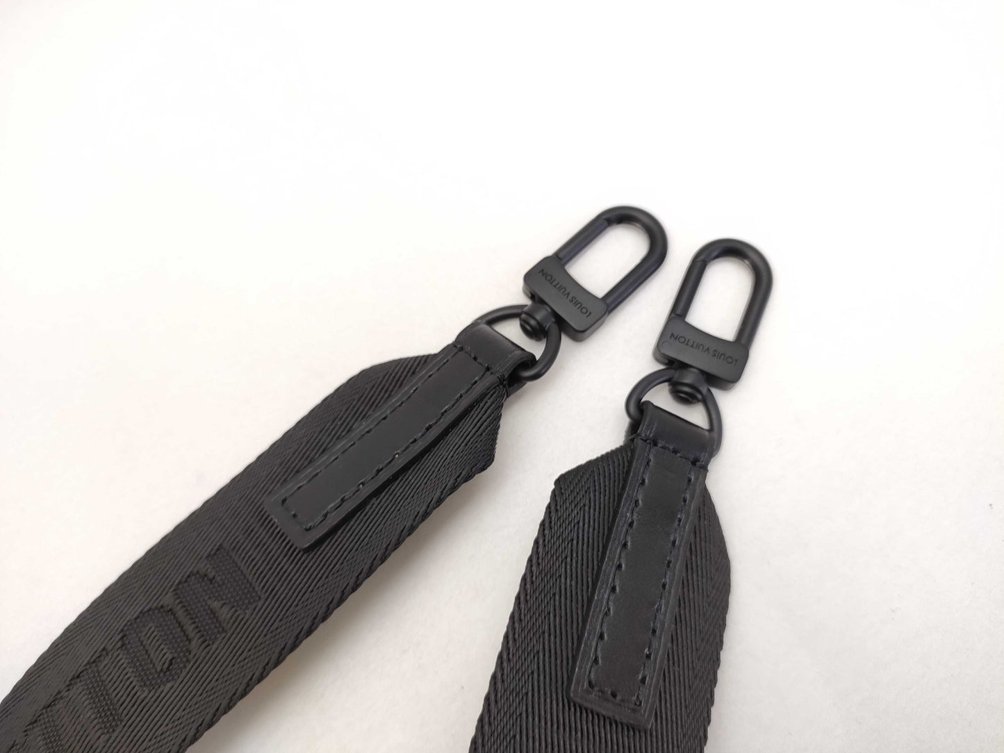 LOUIS VUITTON Louis Vuitton Signature Adjustable Strap Black with Black Hardware 95*4.5*0.5cm Strap