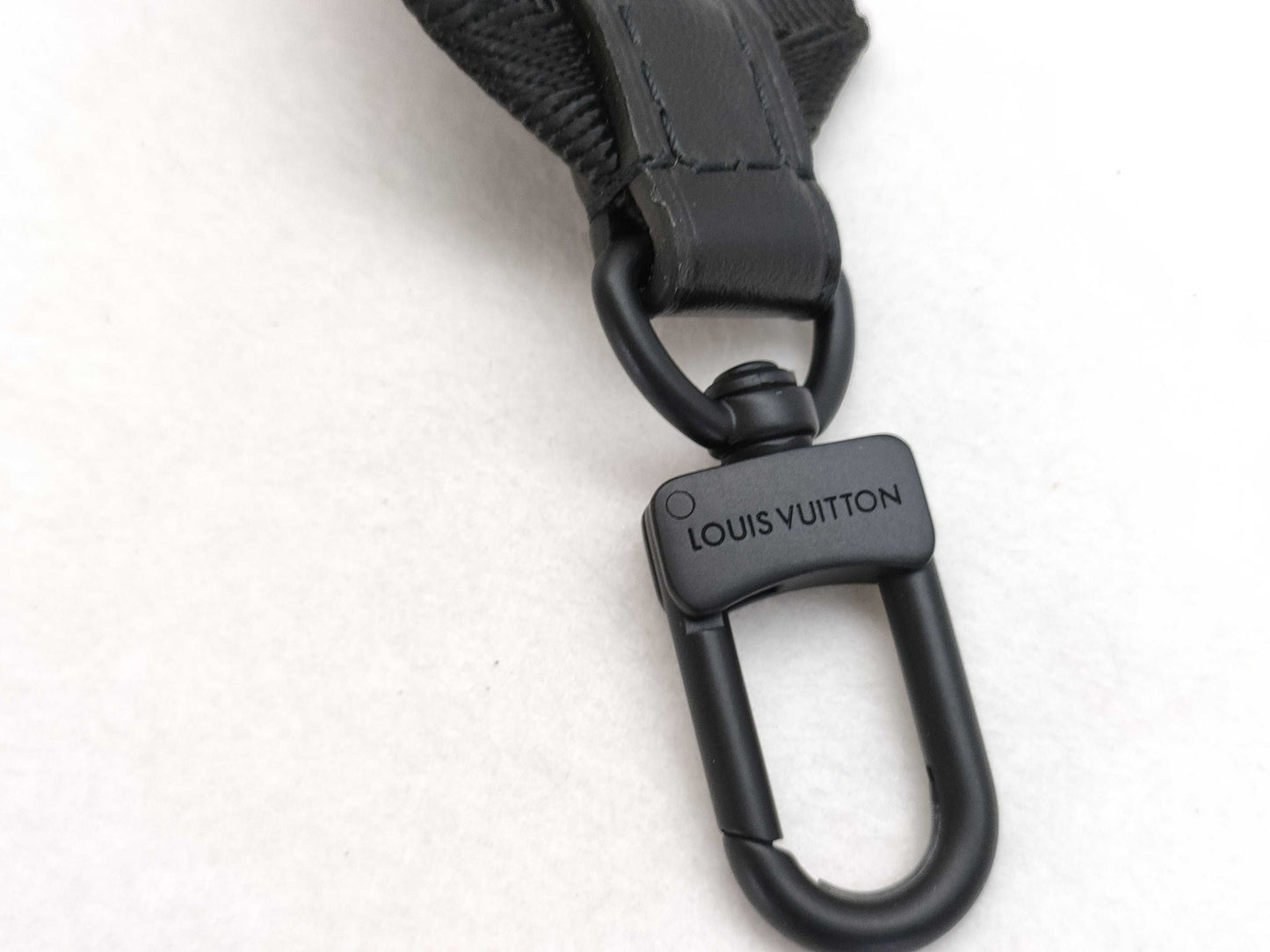 LOUIS VUITTON Louis Vuitton Signature Adjustable Strap Black with Black Hardware 95*4.5*0.5cm Strap