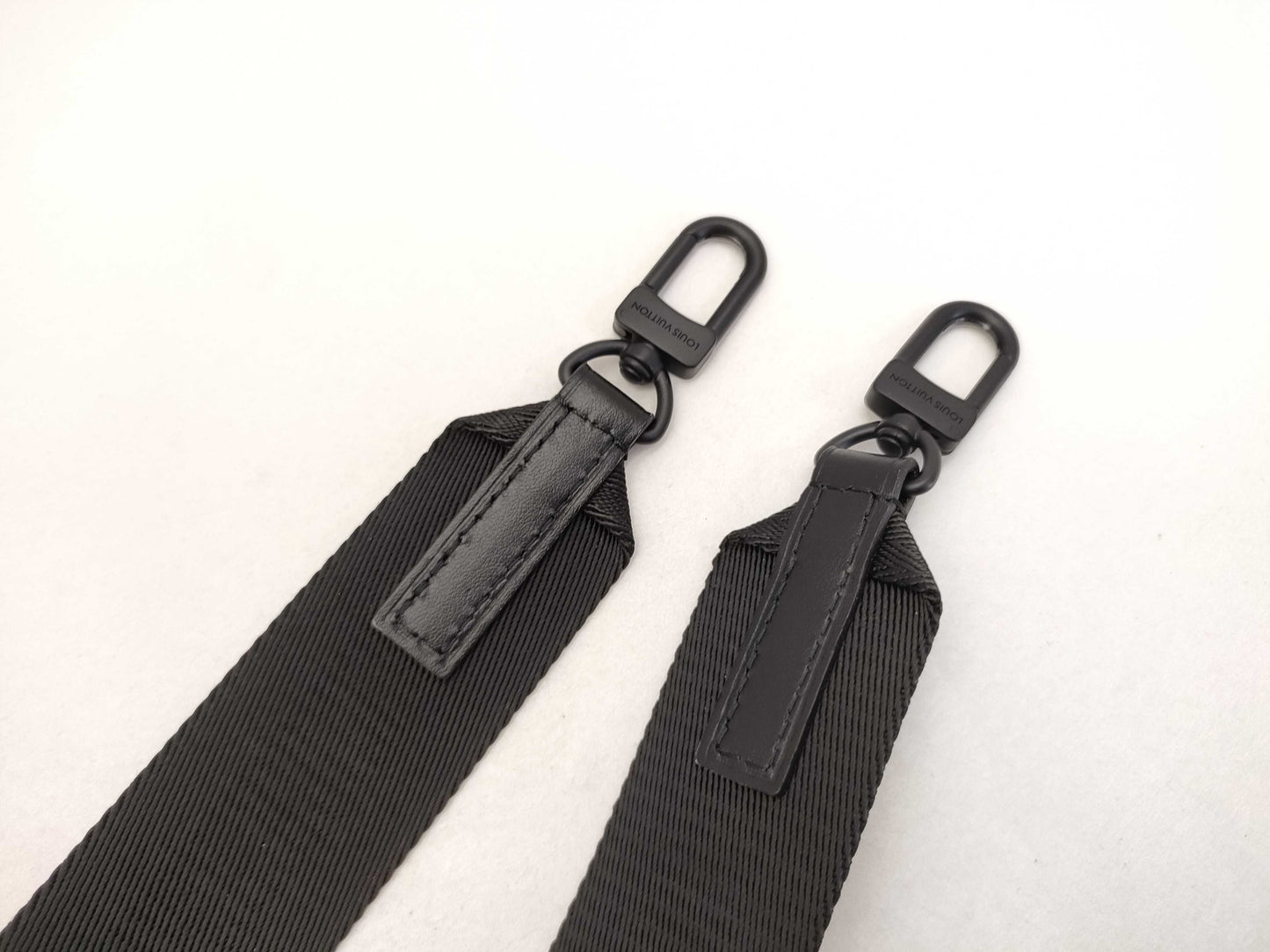 LOUIS VUITTON Louis Vuitton Signature Adjustable Strap Black with Black Hardware 95*4.5*0.5cm Strap