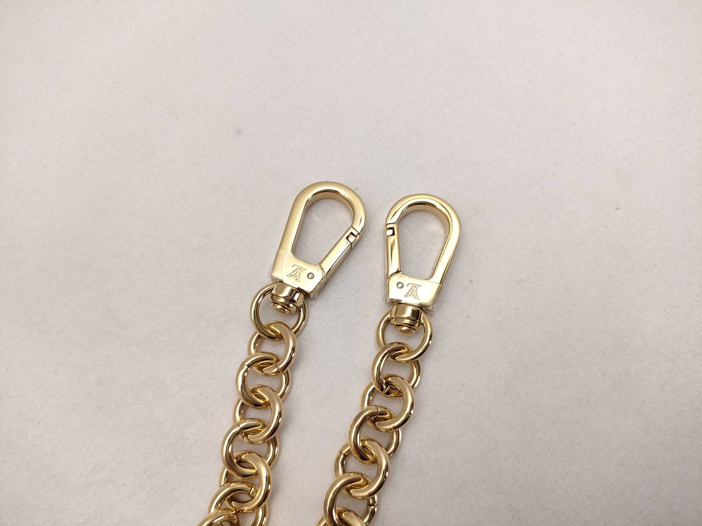 LOUIS VUITTON Gold Chain Strap with Gold Hardware, 55*1*1cm