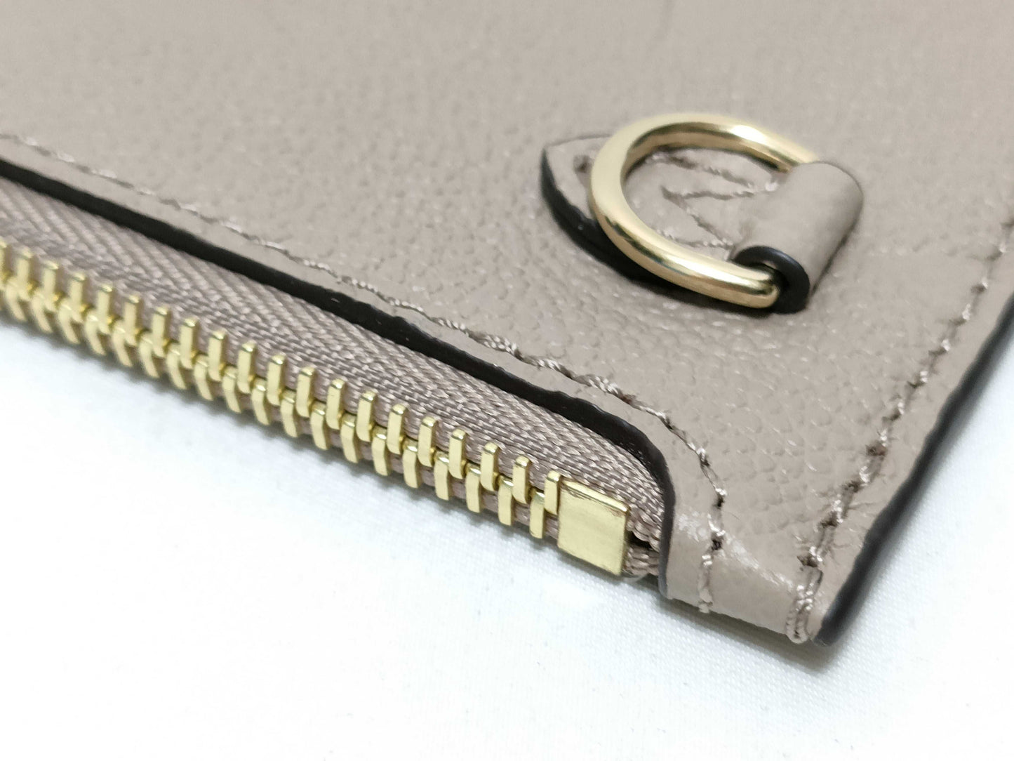 LOUIS VUITTON RFID verification impossible. Serial number verification impossible. Monogram Empreinte Louis Vuitton Neverfull Pouch in Taupe with Gold Hardware.