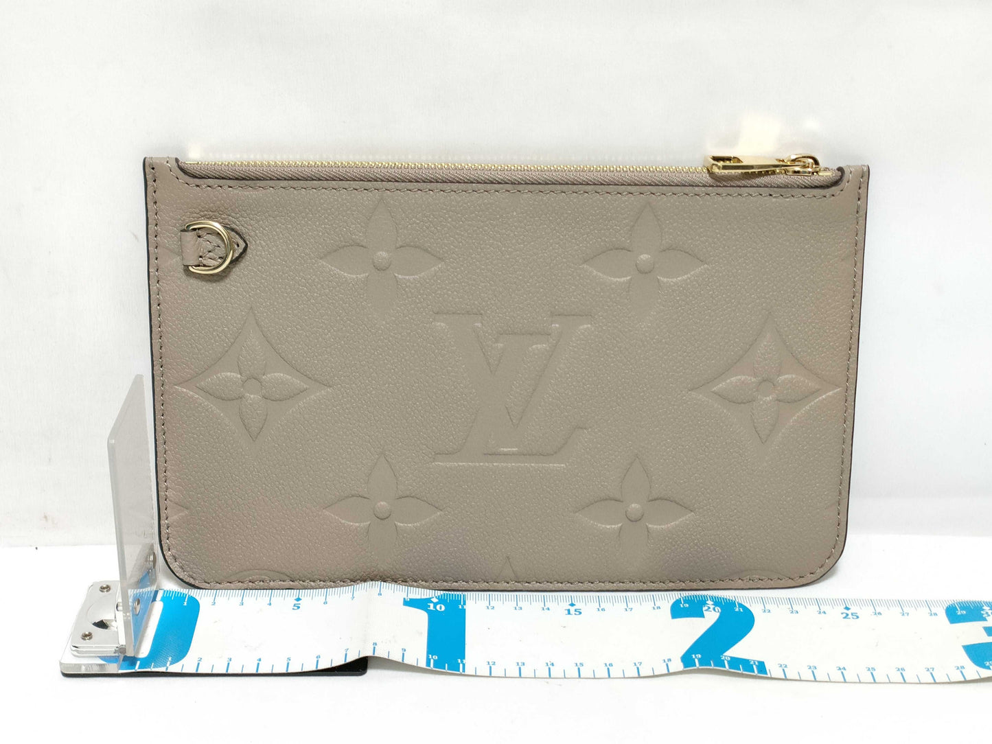 LOUIS VUITTON RFID verification impossible. Serial number verification impossible. Monogram Empreinte Louis Vuitton Neverfull Pouch in Taupe with Gold Hardware.