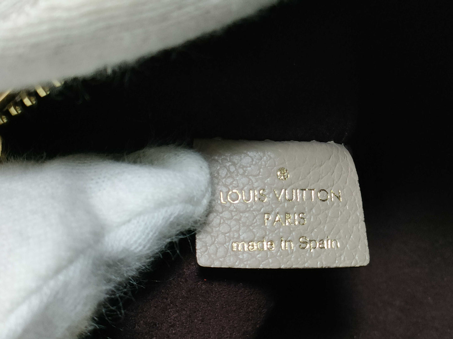LOUIS VUITTON RFID verification impossible. Serial number verification impossible. Monogram Empreinte Louis Vuitton Neverfull Pouch in Taupe with Gold Hardware.