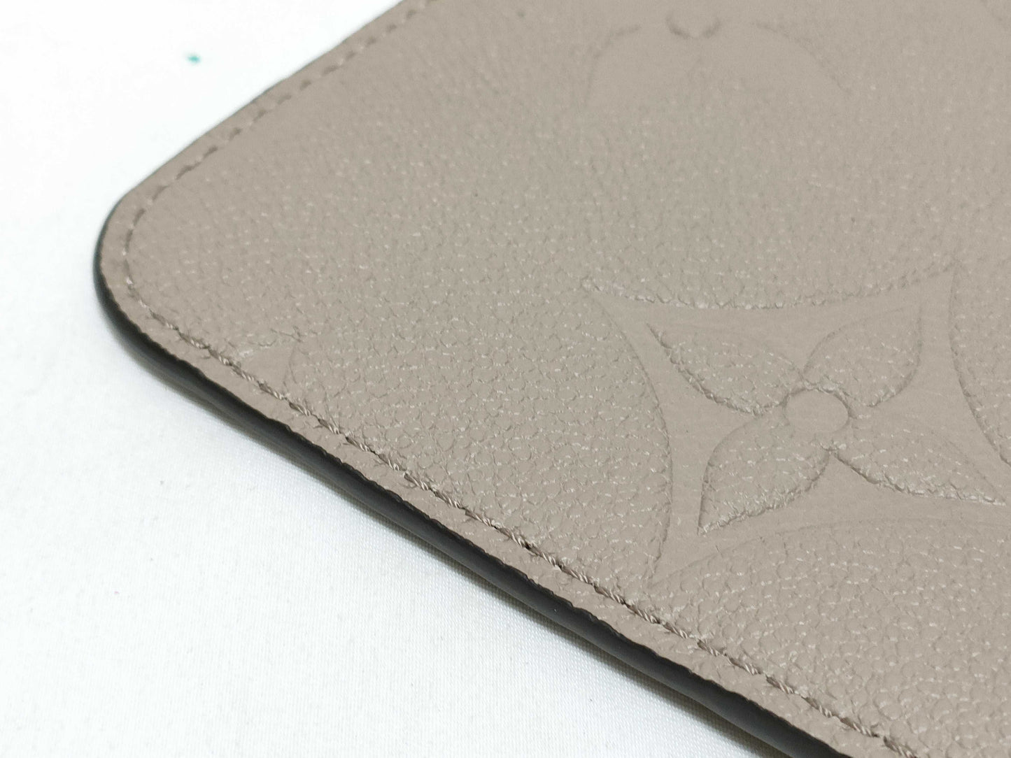 LOUIS VUITTON RFID verification impossible. Serial number verification impossible. Monogram Empreinte Louis Vuitton Neverfull Pouch in Taupe with Gold Hardware.