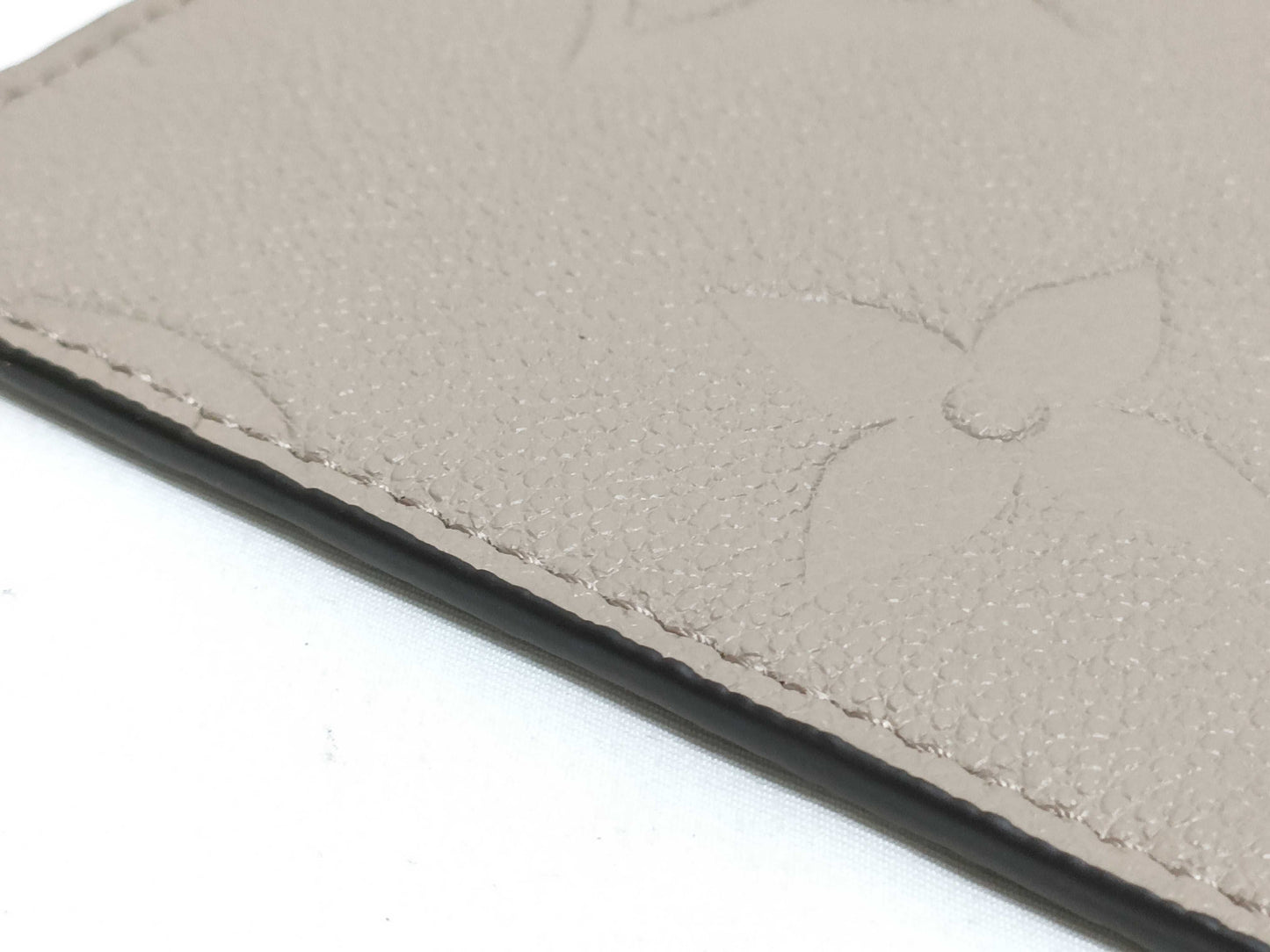 LOUIS VUITTON RFID verification impossible. Serial number verification impossible. Monogram Empreinte Louis Vuitton Neverfull Pouch in Taupe with Gold Hardware.