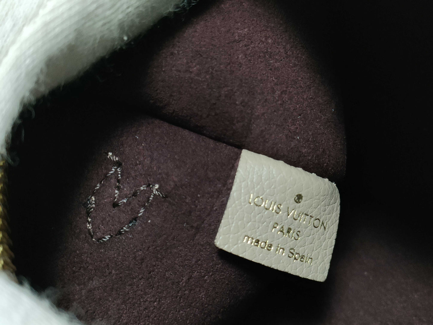 LOUIS VUITTON RFID verification impossible. Serial number verification impossible. Monogram Empreinte Louis Vuitton Neverfull Pouch in Taupe with Gold Hardware.