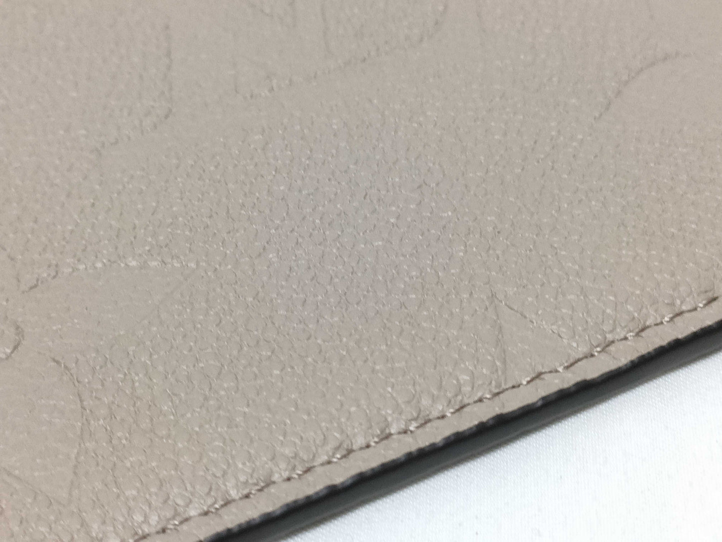 LOUIS VUITTON RFID verification impossible. Serial number verification impossible. Monogram Empreinte Louis Vuitton Neverfull Pouch in Taupe with Gold Hardware.