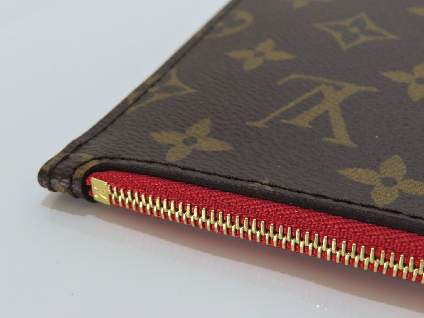 LOUIS VUITTON Unidentified Monogram Louis Vuitton Neverfull Pouch / Brown Monogram Canvas / Gold Hardware Pouch