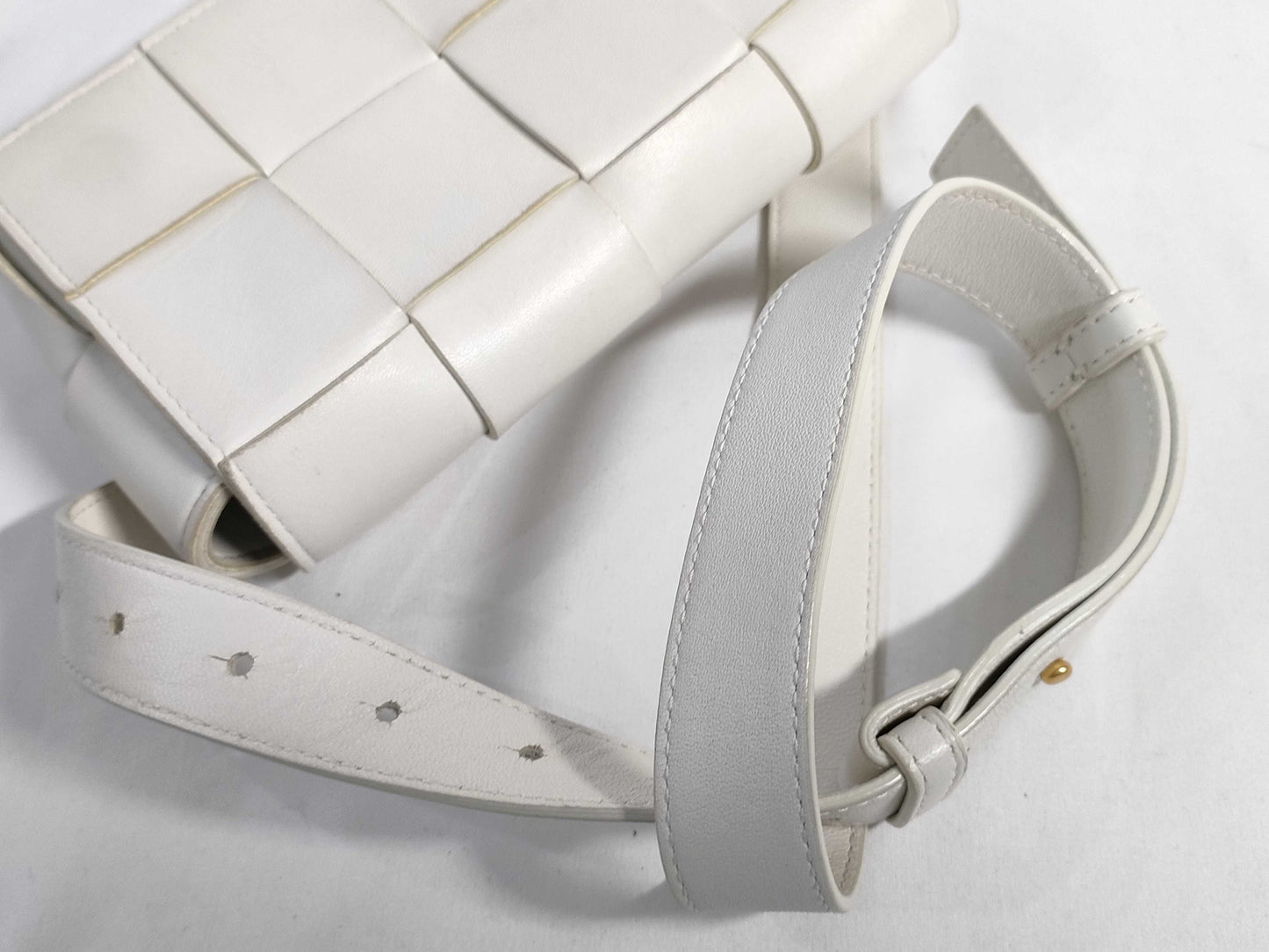 BOTTEGA VENETA Cassette Body Bag Maxi Intrecciato Shoulder Bag