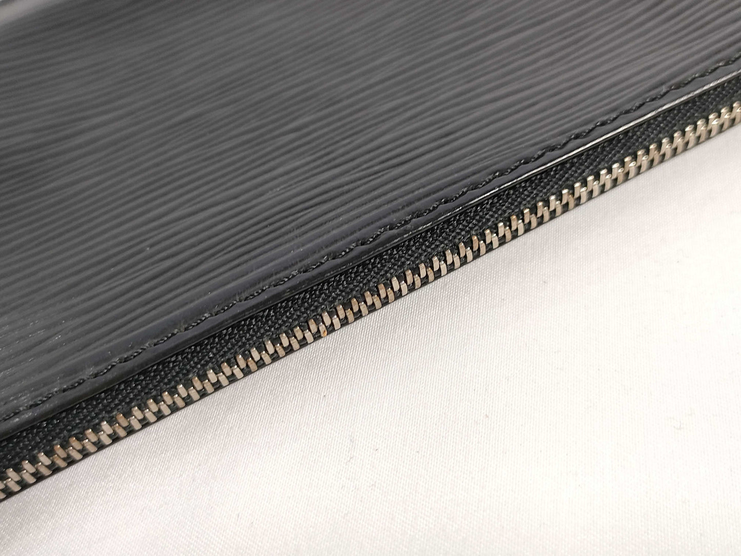 LOUIS VUITTON RFID verification failed, serial number verification failed, Epi Louis Vuitton Epi pouch included, black pouch