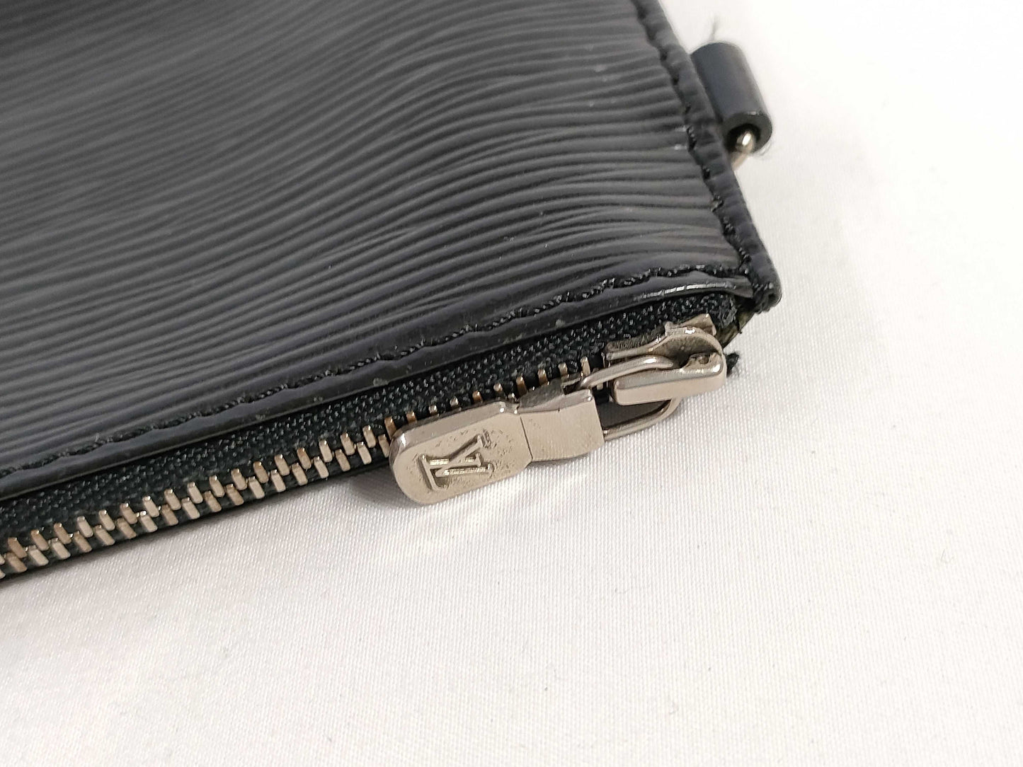 LOUIS VUITTON RFID verification failed, serial number verification failed, Epi Louis Vuitton Epi pouch included, black pouch