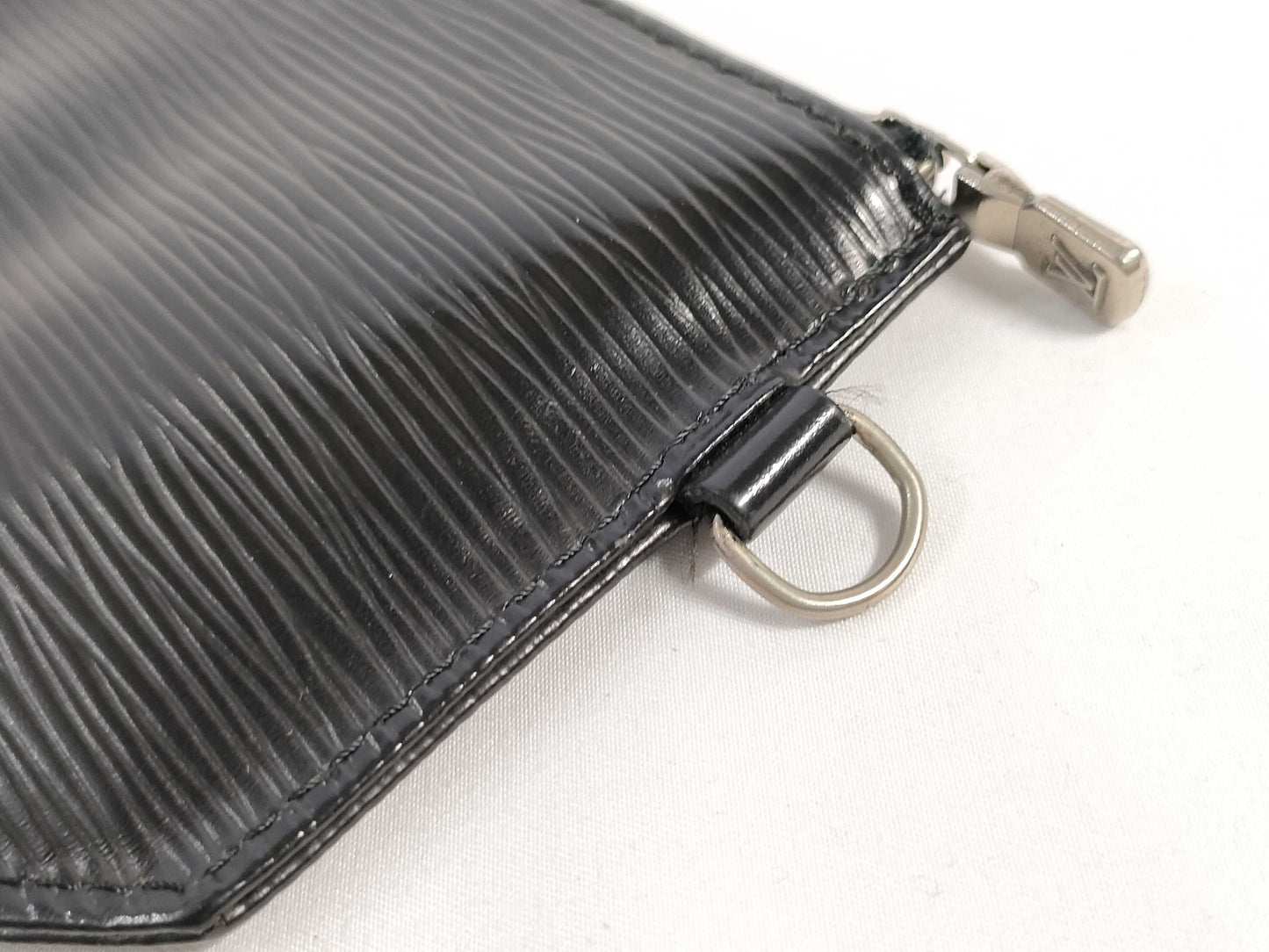 LOUIS VUITTON RFID verification failed, serial number verification failed, Epi Louis Vuitton Epi pouch included, black pouch
