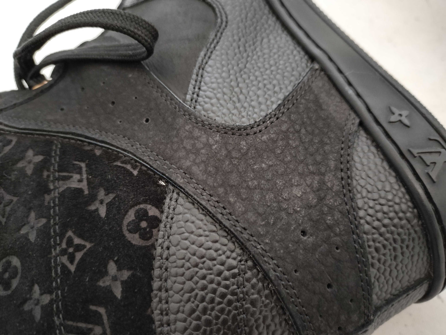 LOUIS VUITTON GO0183 Louis Vuitton Women's Shoes Sneakers Size 38 Black Sneakers