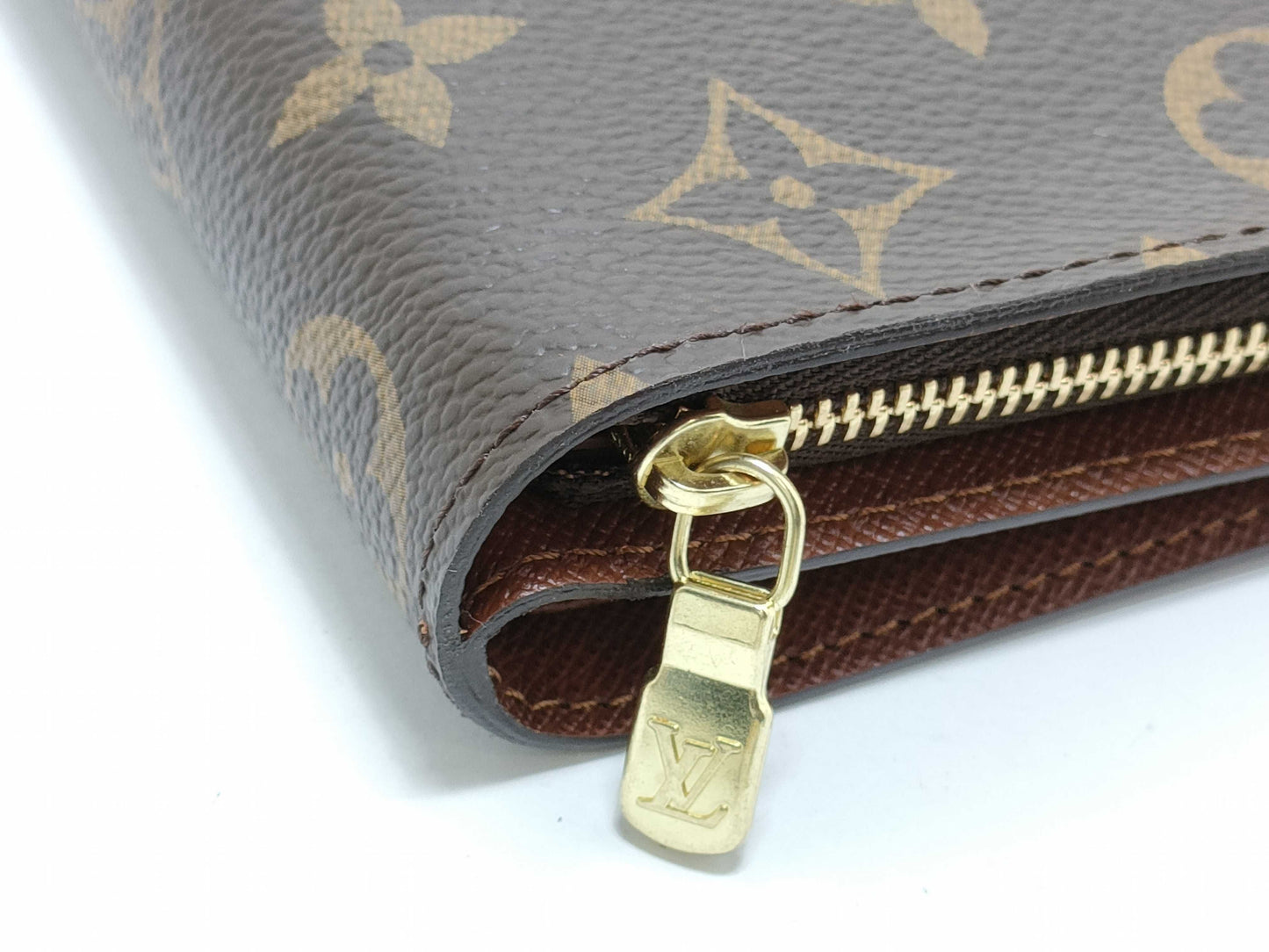 LOUIS VUITTON REID Unconfirmed CT 0027 Monogram LOUIS VUITTON M61667 Monogram Compact Zip Wallet
