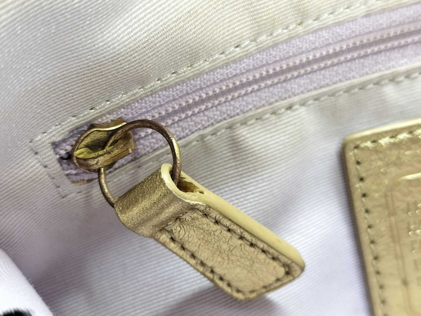 COACH Signature Coach Shoulder 2-Way Shoulder Bag