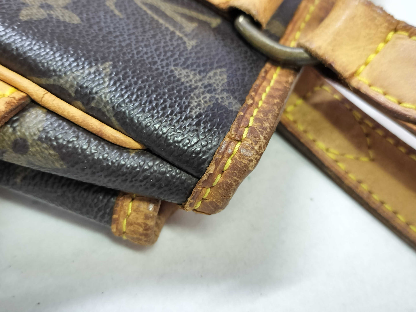 LOUIS VUITTON Unreadable Monogram Louis Vuitton Batignolles Tote Bag