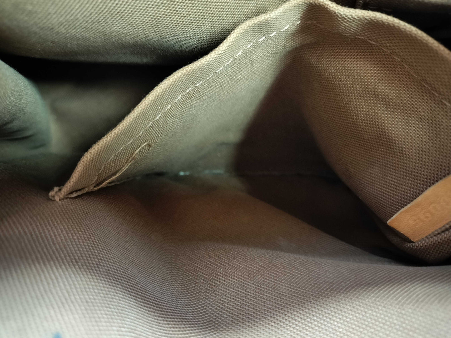 LOUIS VUITTON Unreadable Monogram Louis Vuitton Batignolles Tote Bag