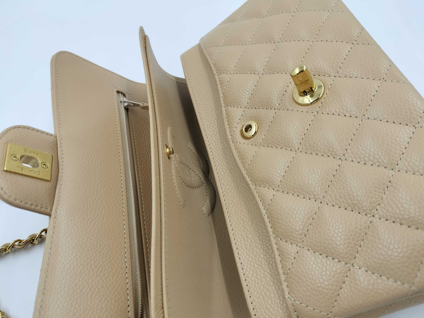 CHANEL Matelasse Chain Shoulder Bag 23 in Caviar Skin Beige E1LG18A1 Shoulder Bag
