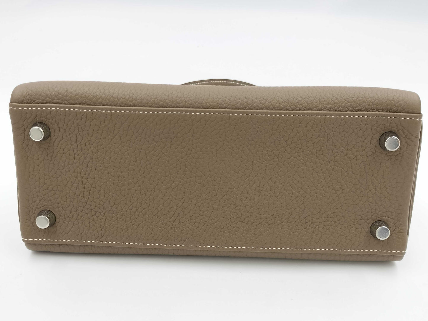 HERMES Kelly 25 Togo Etoupe Handbag, engraved with B, 2023