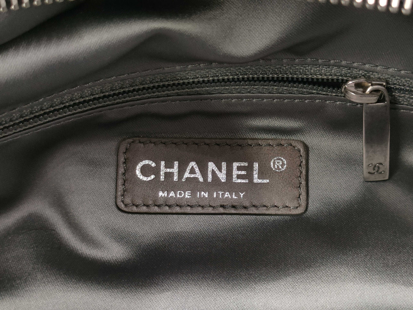 CHANEL Bubble Quilted Lambskin Black Chain Handbag 12905618 Handbag