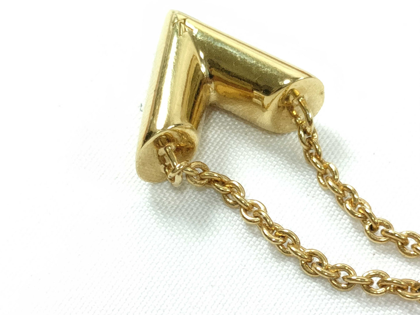 LOUIS VUITTON OB0271 RFID Unverifiable. Louis Vuitton M61083 Essential V OB0271 Necklace, GP Gold.