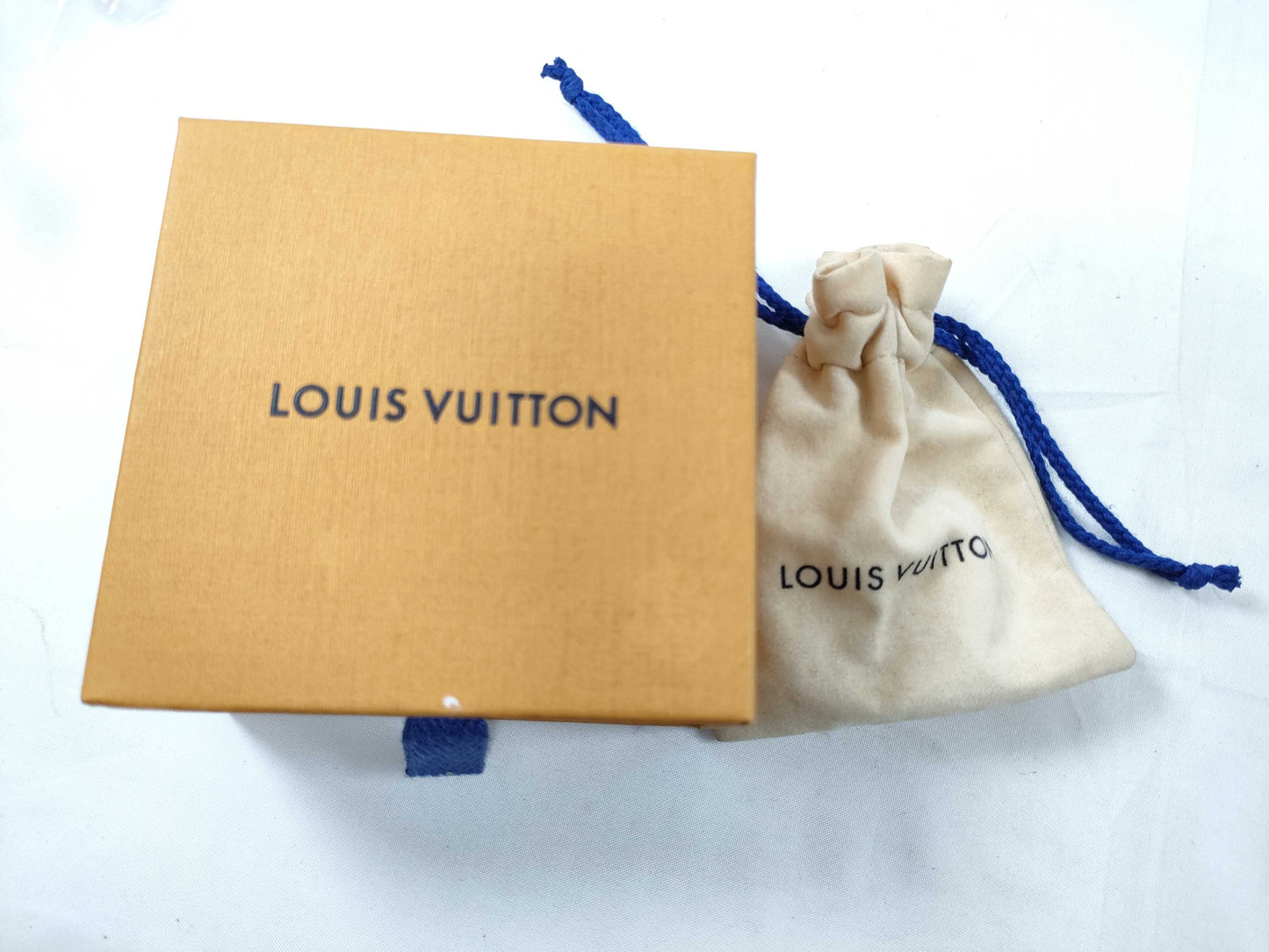 LOUIS VUITTON OB0271 RFID Unverifiable. Louis Vuitton M61083 Essential V OB0271 Necklace, GP Gold.