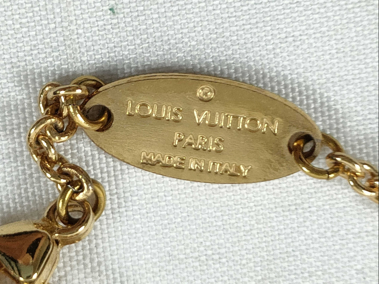 LOUIS VUITTON OB0271 RFID Unverifiable. Louis Vuitton M61083 Essential V OB0271 Necklace, GP Gold.