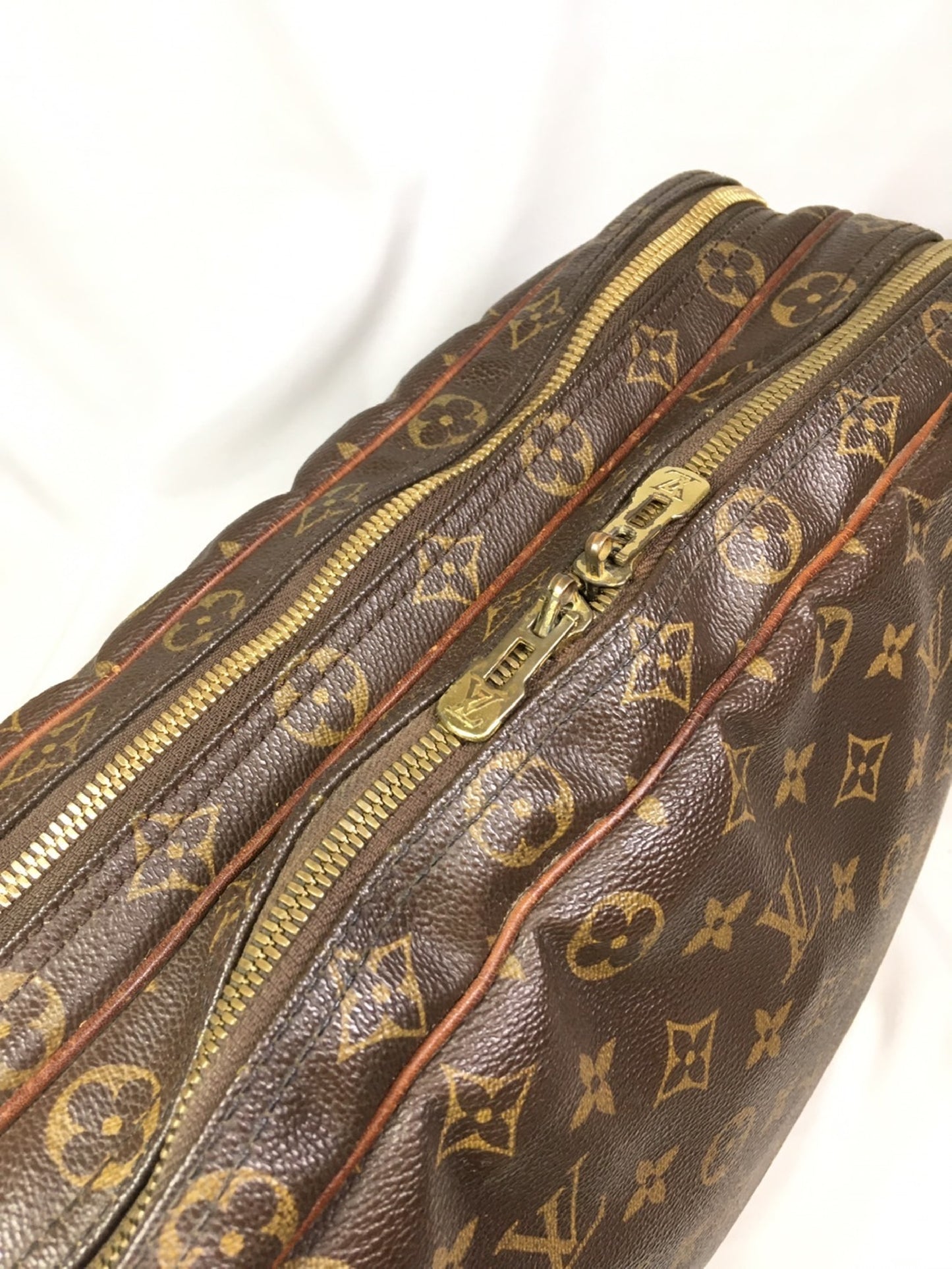 LOUIS VUITTON Monogram Reporter Shoulder Bag