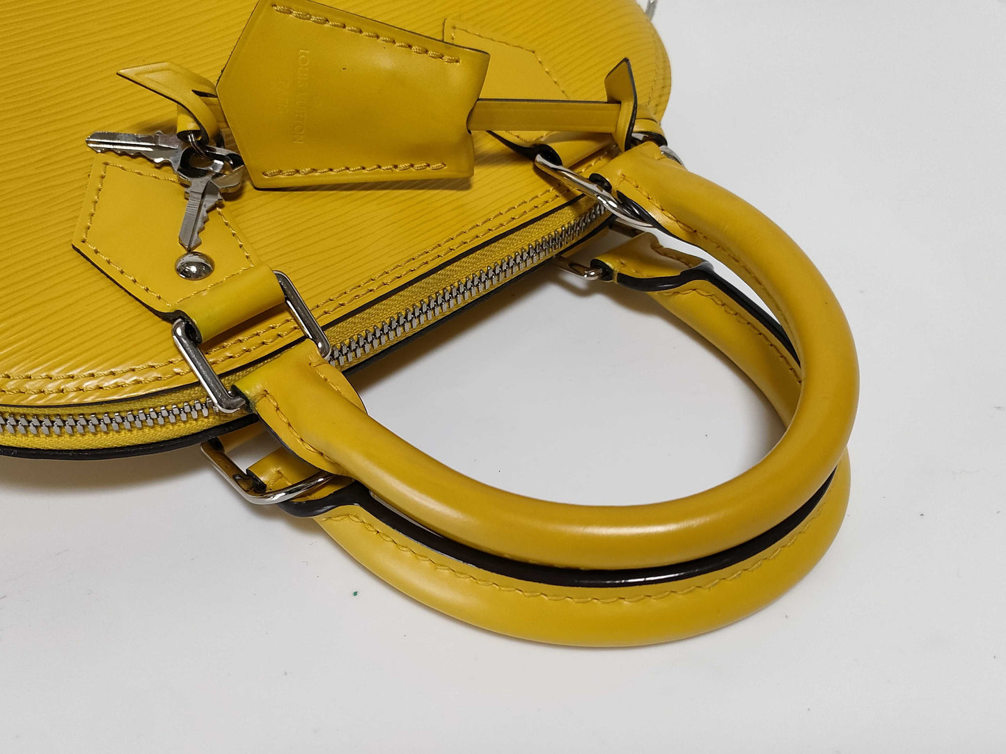 LOUIS VUITTON AA0186 Epi Alma BB Handbag with Strap, Padlock, 2 Keys, and Bag 250715#01