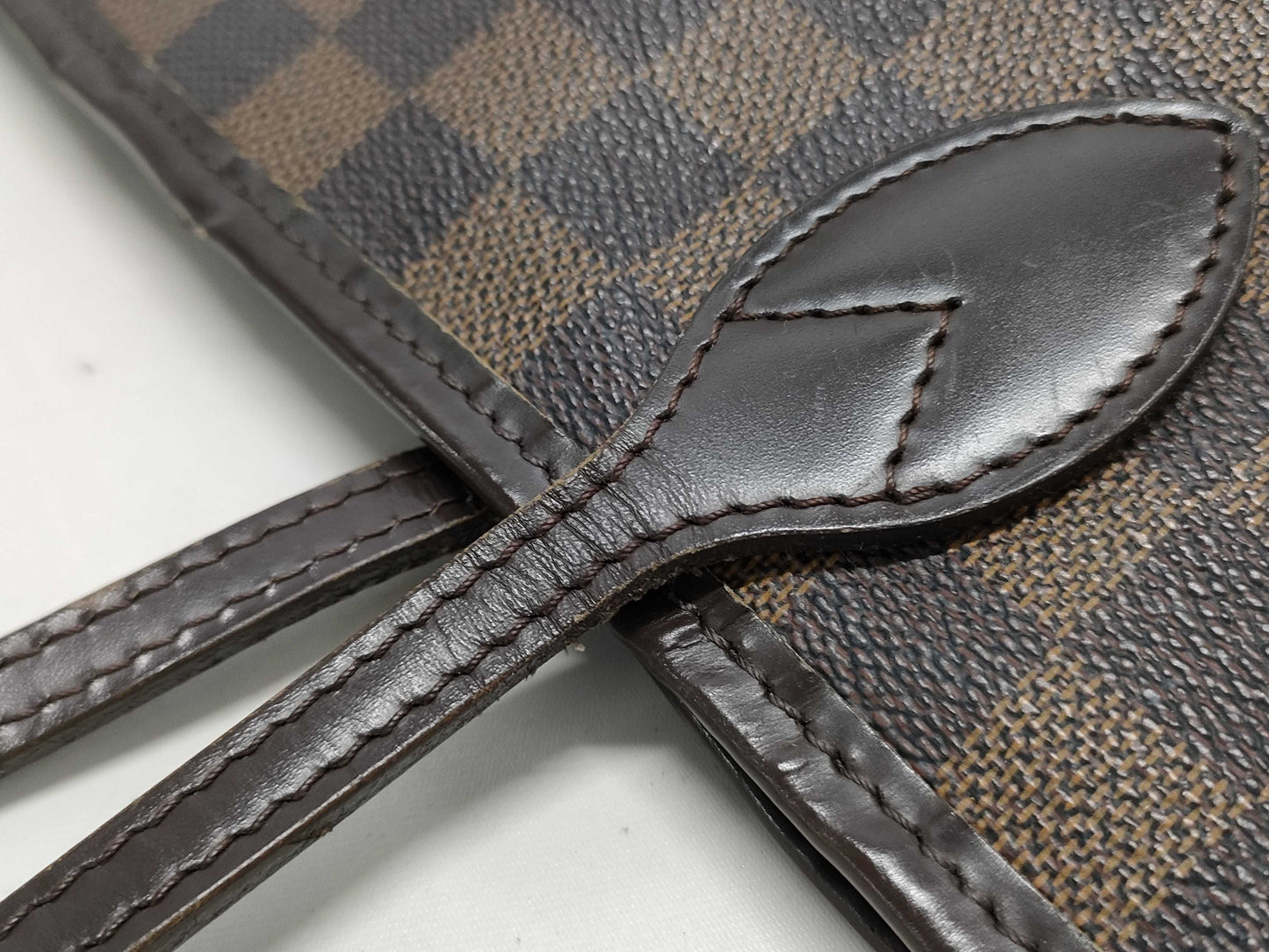 LOUIS VUITTON Damier Neverfull GM Tote Bag