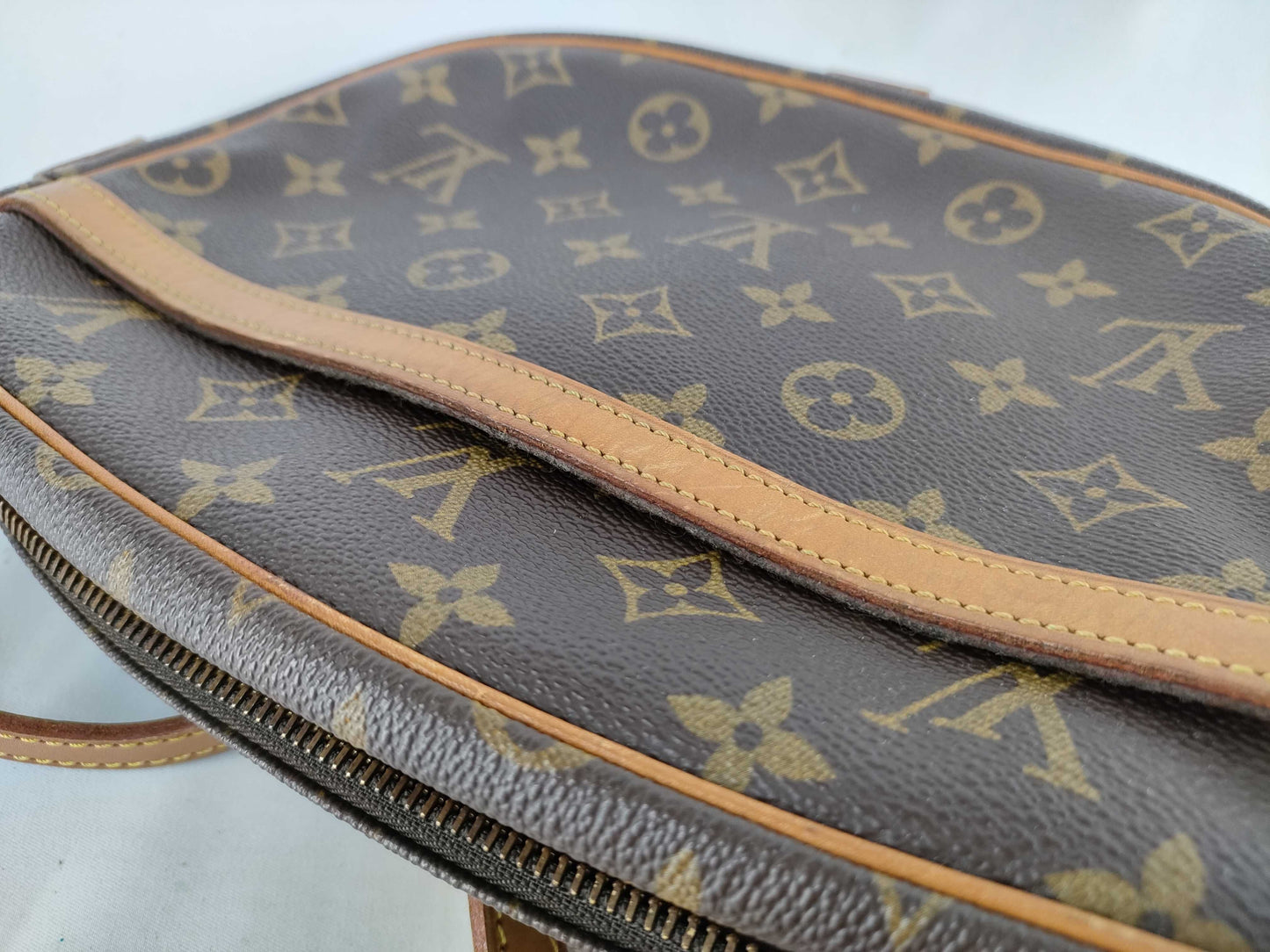 LOUIS VUITTON TH0930 Monogram LV Shoulder Bag