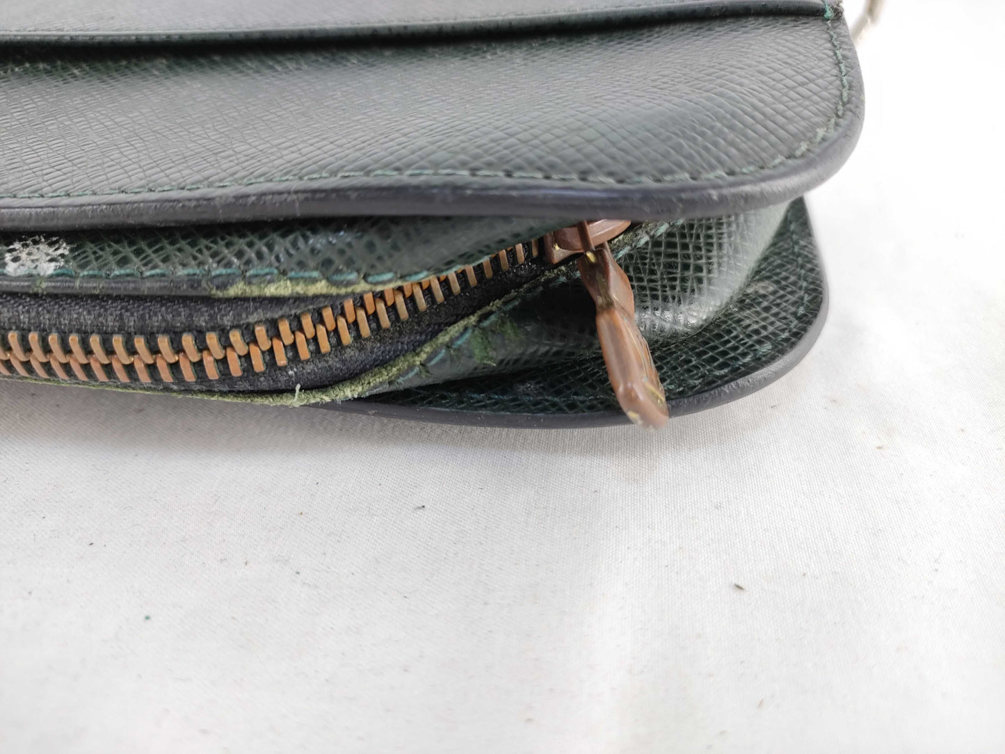 LOUIS VUITTON Taiga LV bag second bag