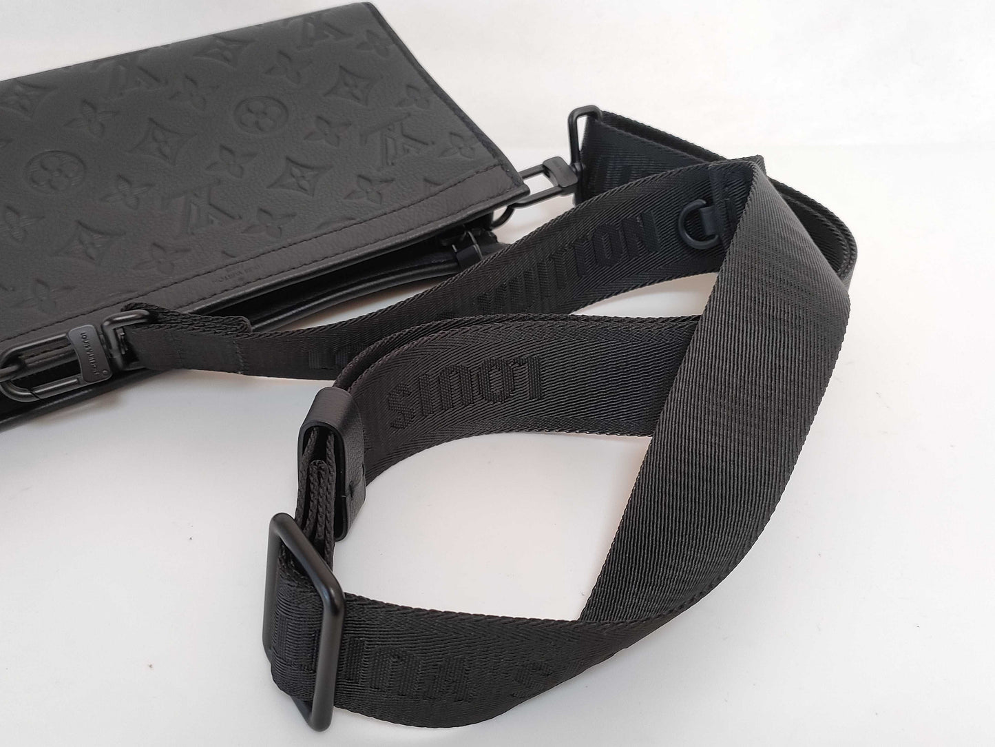 LOUIS VUITTON RFID Verified, Serial Number Unverifiable, Monogram Empreinte Louis Vuitton Empreinte M81115 Shoulder Bag