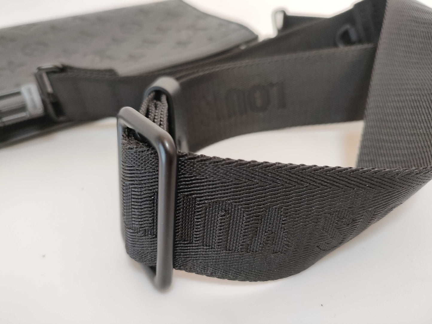 LOUIS VUITTON RFID Verified, Serial Number Unverifiable, Monogram Empreinte Louis Vuitton Empreinte M81115 Shoulder Bag