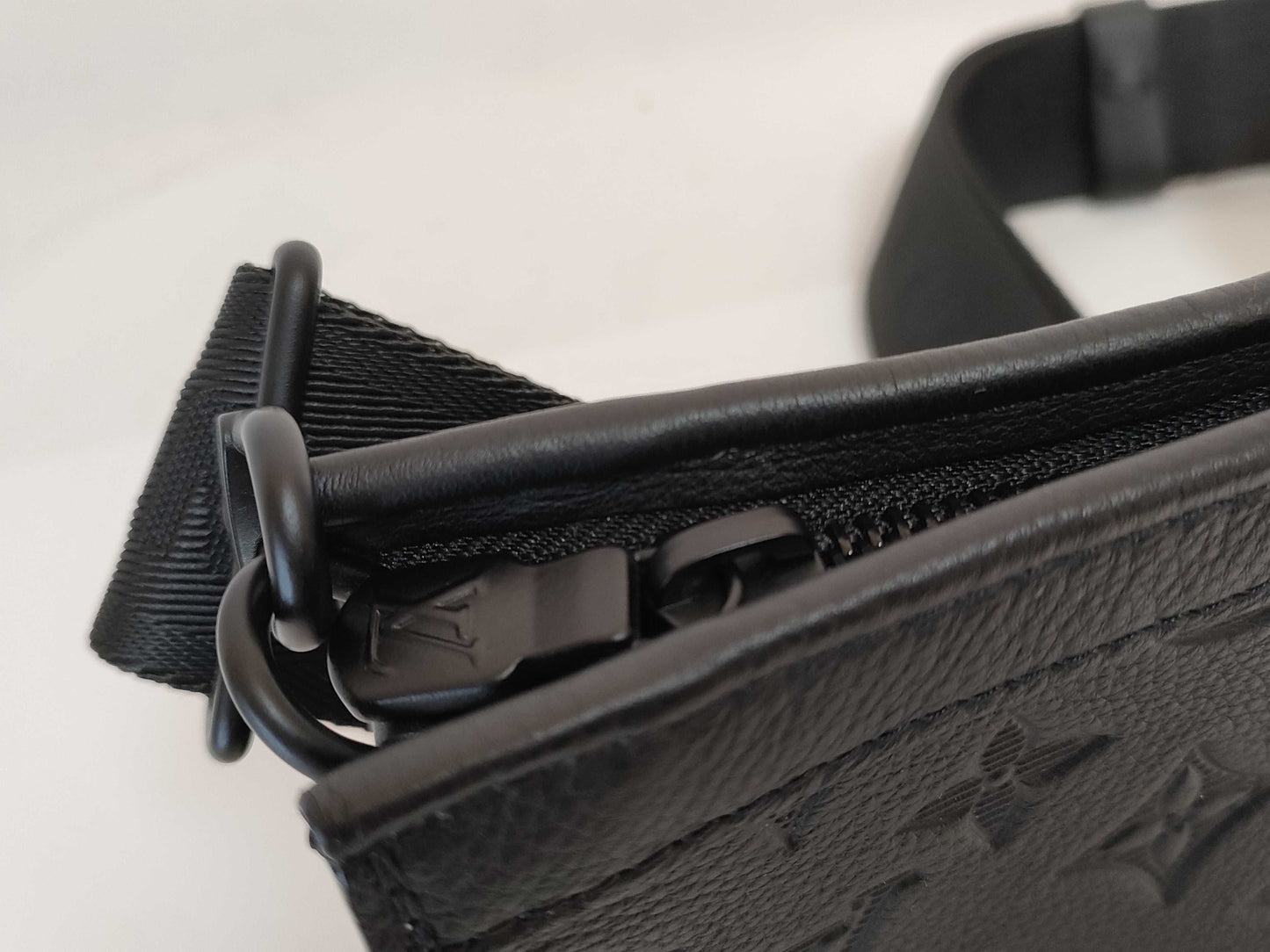 LOUIS VUITTON RFID Verified, Serial Number Unverifiable, Monogram Empreinte Louis Vuitton Empreinte M81115 Shoulder Bag