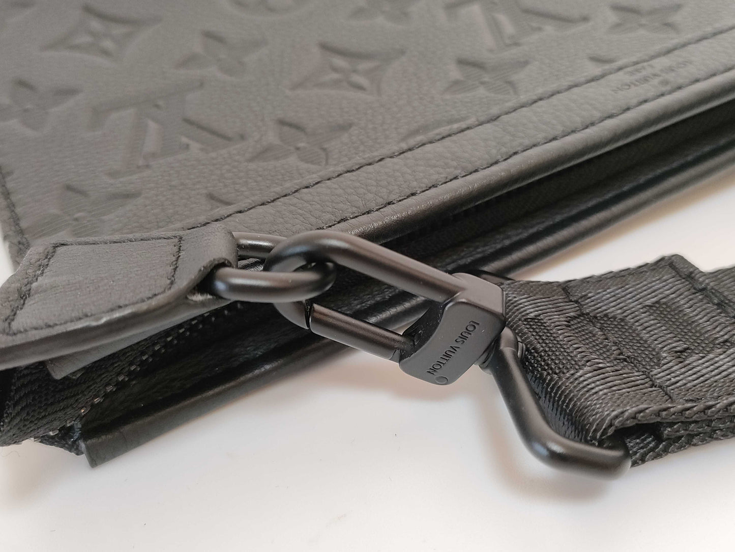 LOUIS VUITTON RFID Verified, Serial Number Unverifiable, Monogram Empreinte Louis Vuitton Empreinte M81115 Shoulder Bag
