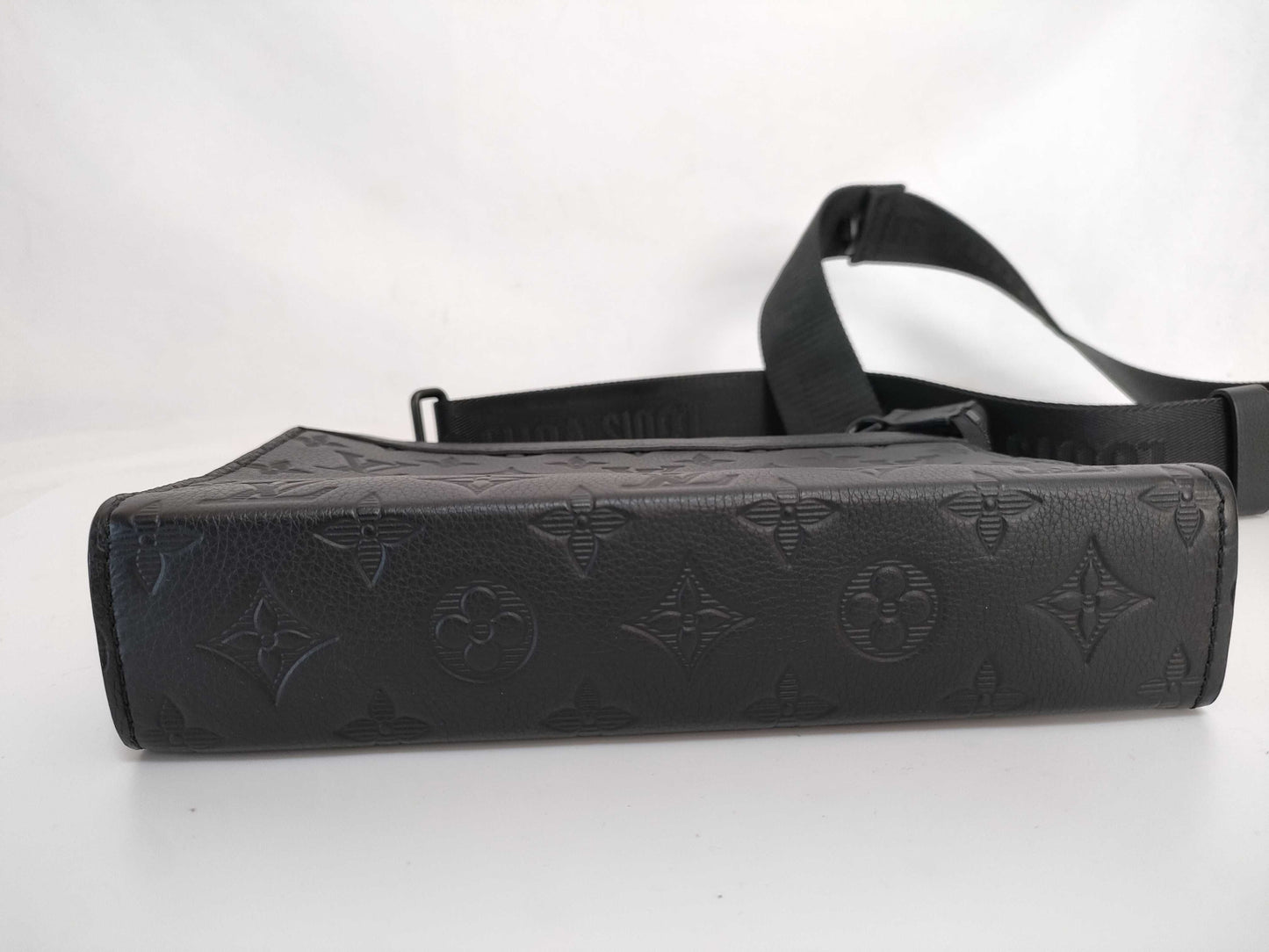 LOUIS VUITTON RFID Verified, Serial Number Unverifiable, Monogram Empreinte Louis Vuitton Empreinte M81115 Shoulder Bag