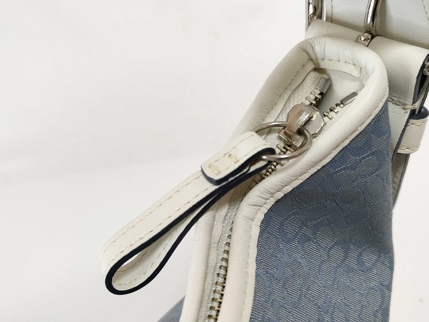 COACH Mini Signature Coach Signature Canvas One-Shoulder Shoulder Bag in White