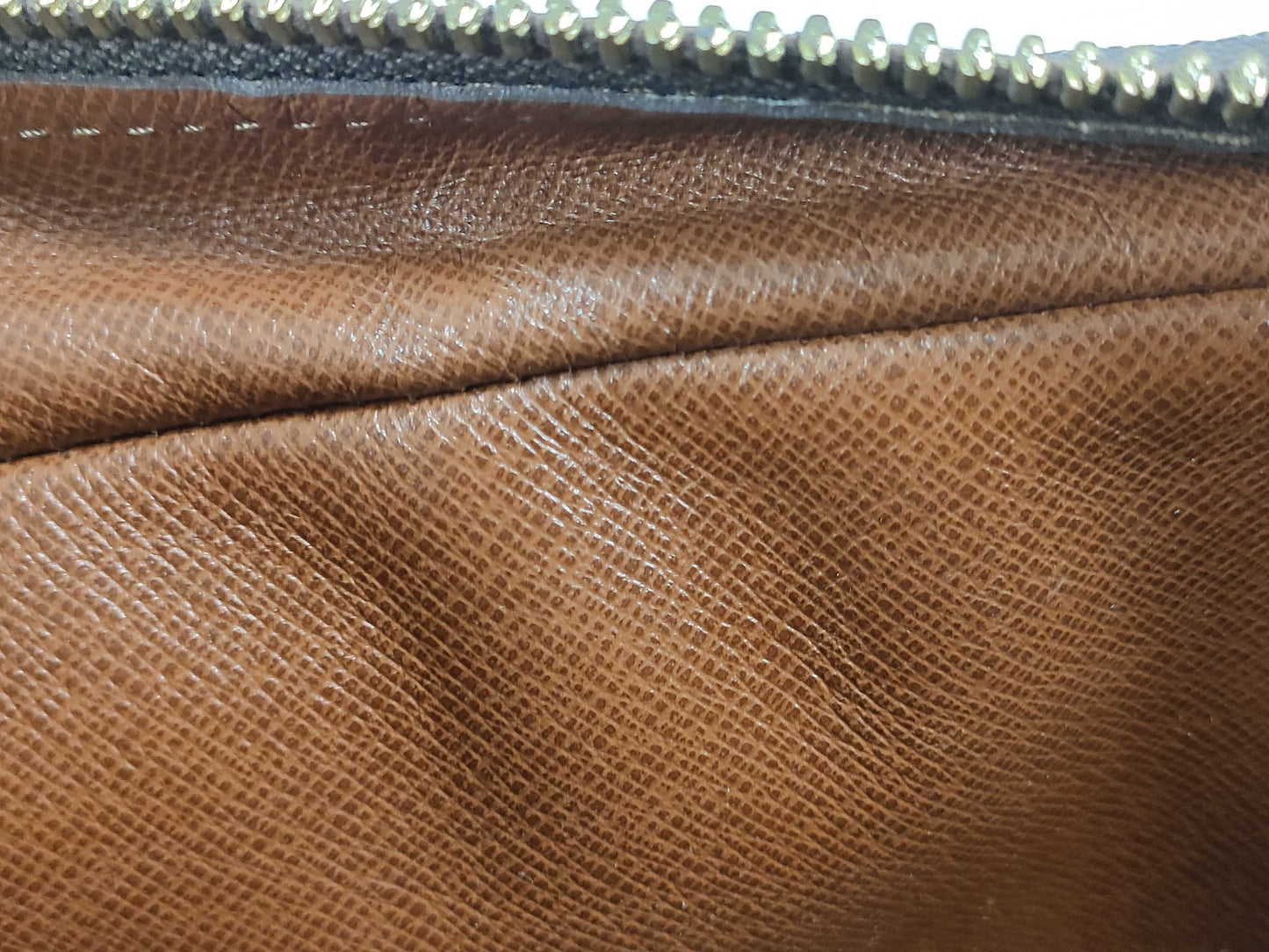 LOUIS VUITTON Unidentified Monogram Louis Vuitton Bag Second Bag