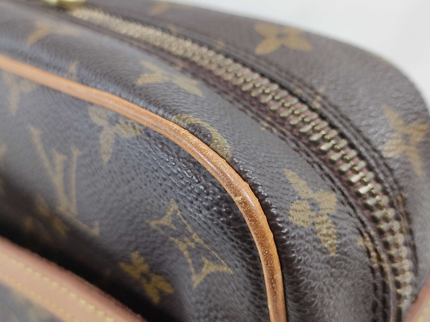 LOUIS VUITTON Unidentified Monogram Louis Vuitton Bag Second Bag