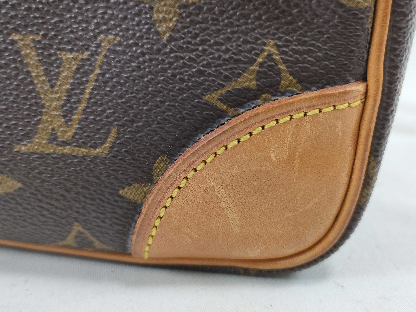 LOUIS VUITTON Unidentified Monogram Louis Vuitton Bag Second Bag