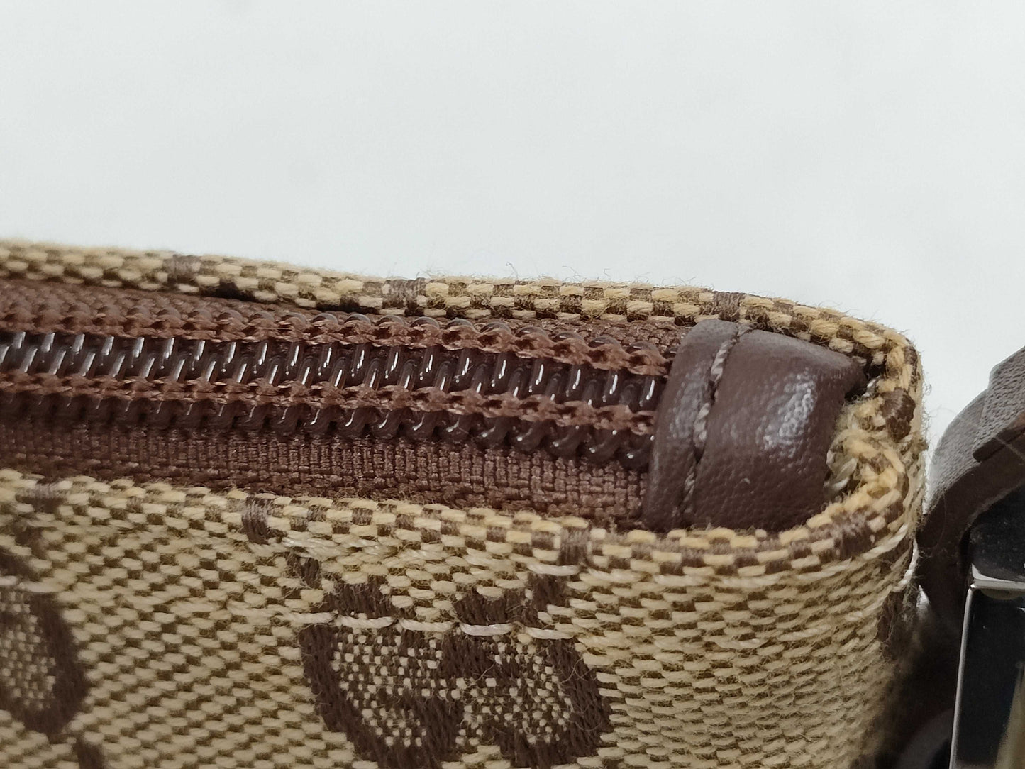 GUCCI GG Canvas GUCCI Pouch Pouch