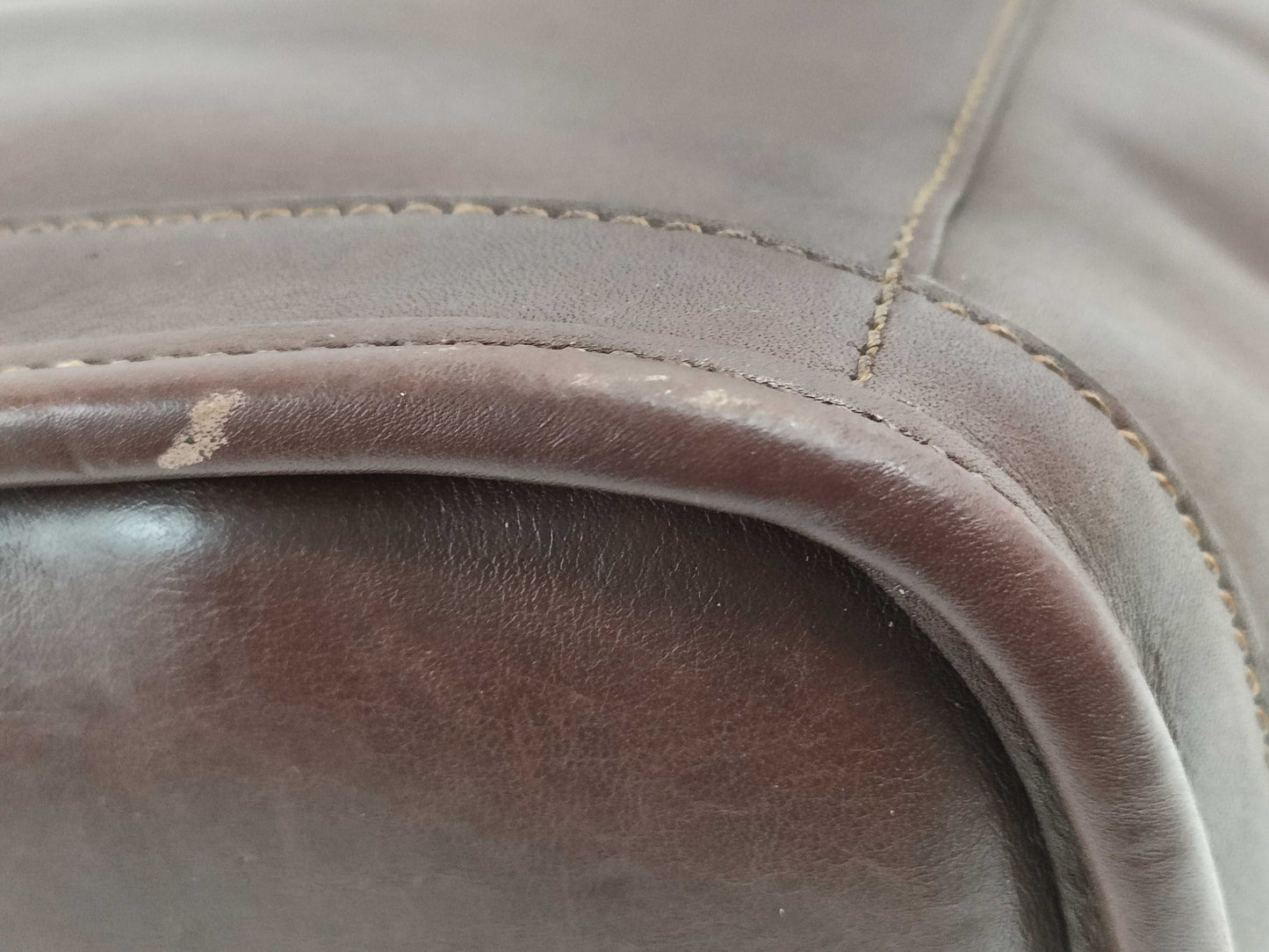COACH Old Coach Handbag, Glovetanned Leather, Genuine Leather, 9305 Tote Bag