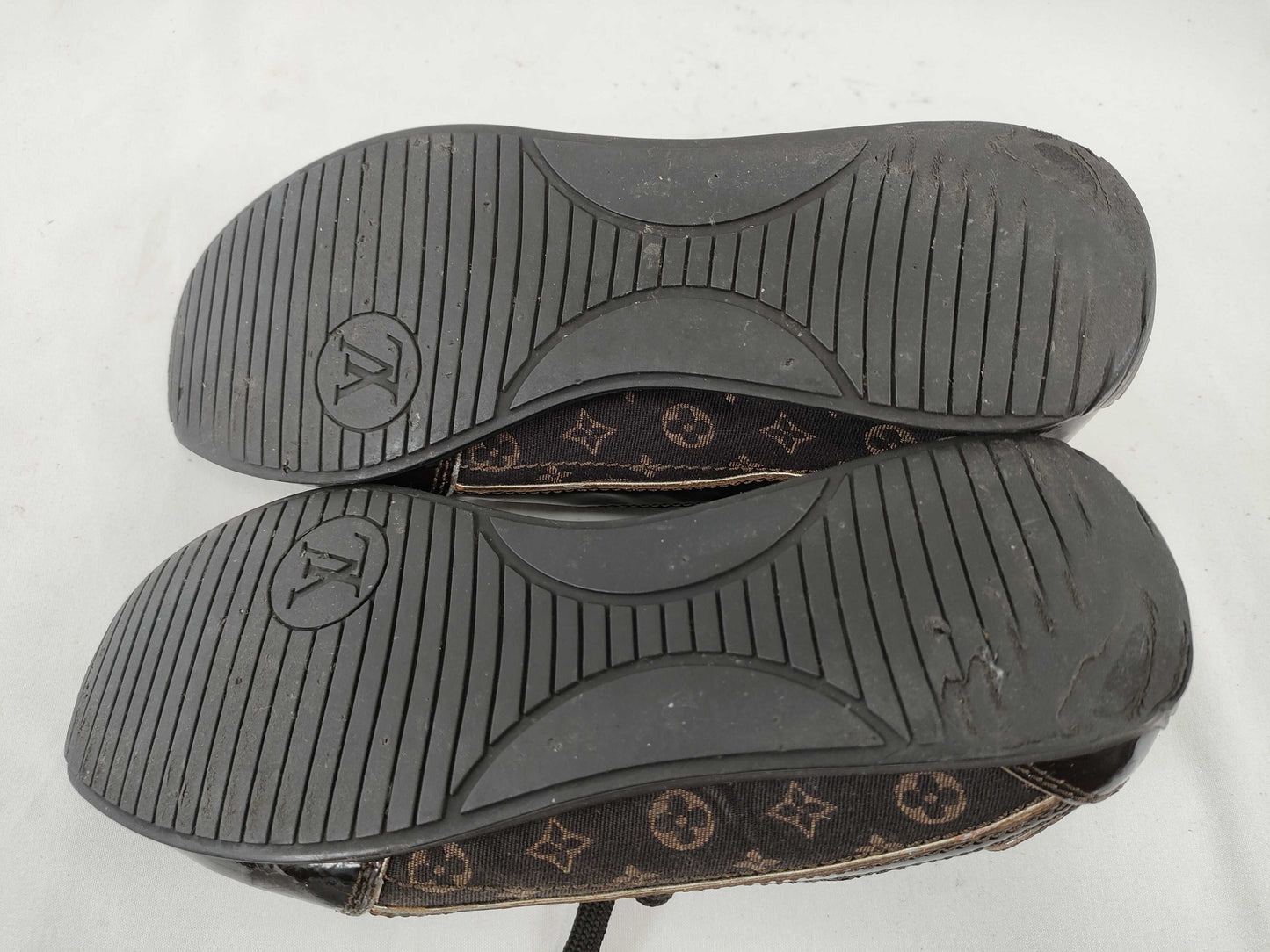 LOUIS VUITTON Enamel Monogram Low-Cut Sneakers, Size 22.5cm